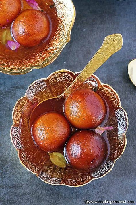 Gulab Jamun Recipe With Khoya, All Sweets Indian, Yummy Indian Food, Gulab Jamun Photography, Indian Food Dessert, Indian Sweets Aesthetic, Indian Sweets Photography, India Food Recipes, Sweets Recipes Indian