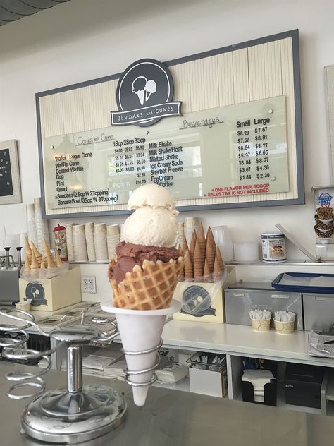 Ice Cream Store Aesthetic, Ice Cream Parlor Aesthetic, Ice Cream Shop Design, Gelato Store, Nyc Ice Cream, Cerulean Sea, Ice Cream Shoppe, Ice Cream Menu, Ice Cream Place