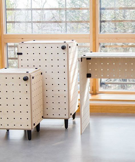 crisscross adaptable furniture is easy to build, take apart and move again Modular Plywood Furniture, Pop Up Building, Pop Up Furniture, Module Furniture, Adaptable Furniture, Modular Furniture Design, Modular Furniture System, Daybed Design, Ikea Design