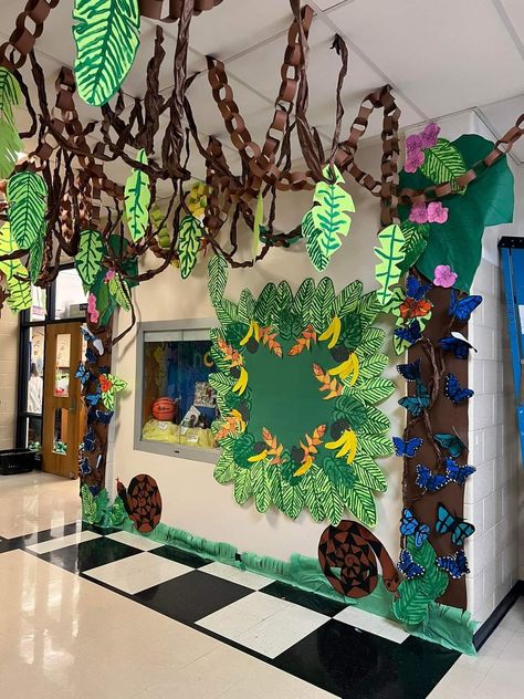 Jungle Room Transformation, Jungle Tree Classroom, Rain Forest Classroom Decoration, Diy Grass Decor, Classroom Jungle Theme Ideas, Jungle School Decorations, Jungle Theme For School, Garden Theme Room Decor, Jumanji Classroom Theme