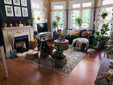 An Eclectic Afro-Bohemian Rental Is Filled With Hand-Painted Patterned Walls Afro Boho Decor, Boho Living Room Apartment, New Orleans Apartment, Industrial Bohemian, Afro Boho, Afro Bohemian, African Forest, Metaphysical Spirituality, Interesting Interiors