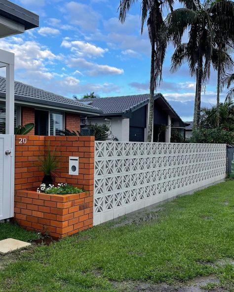 BURLEIGH BRICKLAYING on Instagram: “Breeze block front fence with brick planter box. 🧱 @mtbcarpentryconstruction - #breezeblocks #bricks #fence #goldcoast #bricklayer…” Breeze Block Wall Fence, Bricks Fence Ideas, Breeze Blocks Fence, Planter Box Front Of House, Breeze Block Front Fence, Breezeblock Fence, Breeze Block Planters, Brick Pillar Fence, Brick Fence Ideas Front Yard