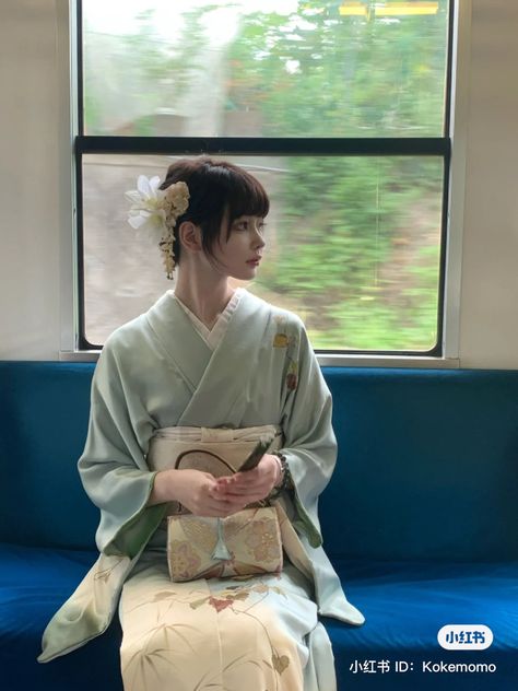 Japan Clothing Style, Japanese Traditional Fashion, Kimono Pose, Kimono Aesthetic, Japanese Kimono Fashion, Tokyo Outfits, Japanese Fashion Magazine, Kimono Japan, Hanfu Traditional