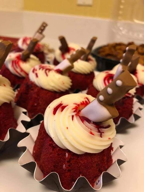 Horror Quinceanera Theme, Horror Themed Cupcakes, Jason Themed Birthday Party, Horror 30th Birthday, Scream Movie Themed Birthday Party, Scream Movie Party Ideas, Horror Themed Desserts, Scary Movie Themed Birthday Party, Horror Sweet 16