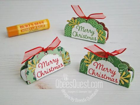 Chapstick Gift Ideas, Easy Lip Balm, Diy Christmas Crafts To Sell, Christmas Treats Holders, Inexpensive Christmas Gifts, Inexpensive Christmas, Lip Balm Gift, Christmas Craft Fair, Treat Holders