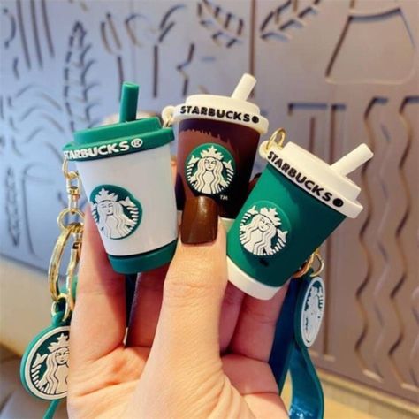 Upgrade your keychain game with our Starbucks Cup Charm Keychains! Crafted with amazing detail and featuring a Starbucks cup charm, these keychains are both high-quality and stunning. A must-have for any coffee lover! Starbucks Keychain, Coffee Keychain, Tumbler Starbucks, Starbucks Gift, Unique Keychains, Starbucks Cup, Starbucks Coffee, Starbucks Cups, Coffee Lover Gifts