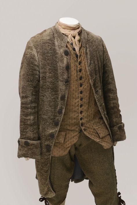 A kind of coarse overcoat. A long, loose overcoat worn especially in the 18th century. 1700s Fashion Poor, The Patriot Movie, 18th Century Costume, 18th Century Clothing, Diy Kostüm, The Patriot, 18th Century Fashion, Movie Series, Mel Gibson