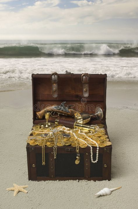 Open Treasure Chest, Deserted Beach, Pirate Halloween, Making Resin Jewellery, Magical Accessories, Pirate Art, Under The Sea Theme, Buried Treasure, Treasure Planet