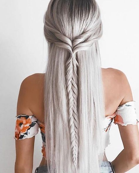 Swooning over this dreamy straight boho fishtail braid straight hairstyle. Straight Hairstyle, Long White Hair, Boho Wedding Hair, Vlasové Trendy, Fishtail Braid, Haircuts For Long Hair, Easy Hairstyles For Long Hair, Prom Hairstyles, Long Hair Girl