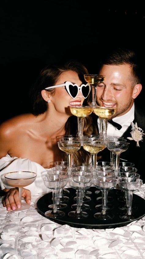 After Party Wedding Photography, Bridal Party With Sunglasses, French Vogue Editorial Wedding, New Years Eve Wedding Photos, Nye Wedding Photos, Funky Wedding Photos, Reception Party Photos, Paparazzi Wedding Photo Ideas, Nye Wedding Aesthetic