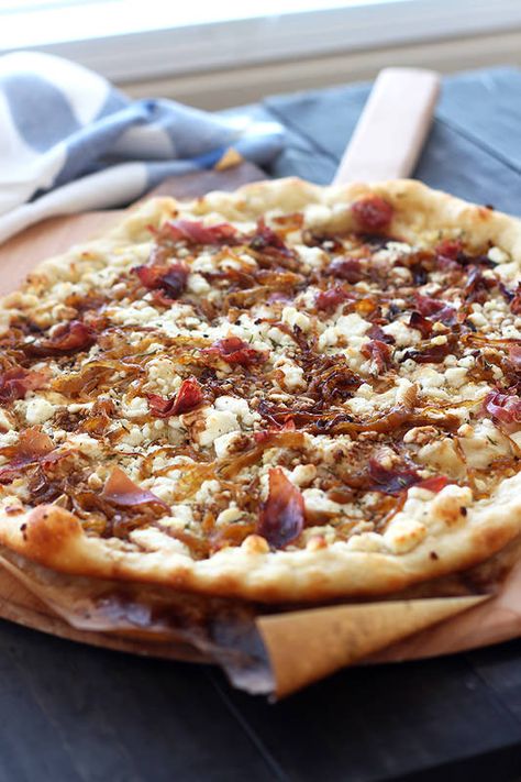 Caramelised Onion Pizza, Carmelized Onion Flatbread Recipes, Carmelized Onion Recipes Meals, Carmelized Onion Pizza Recipe, Procuitto And Fig Pizza, Gf Crust, Goat Cheese And Prosciutto, Yakimeshi Recipe, Gourmet Pizza Recipes