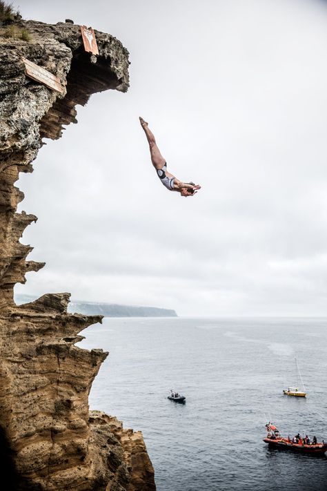 Meet the Badass Female Cliff Diver Who's Afraid of Heights Cliff Diving Aesthetic, High Diving, Women's Diving, Cliff Jumping, Blue Lagoon Iceland, Cliff Diving, Diving Board, High Building, Tip Of The Day