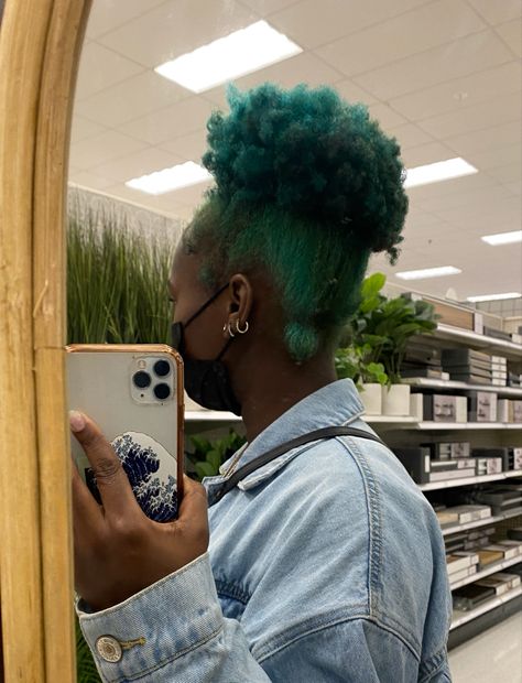 Blue And Green Natural Hair, Green Natural Hair, Blue Natural Hair, Braids Styling, Hair Colour Design, Ramona Flowers, Dyed Hair Inspiration, Styles Ideas, Box Braids Styling