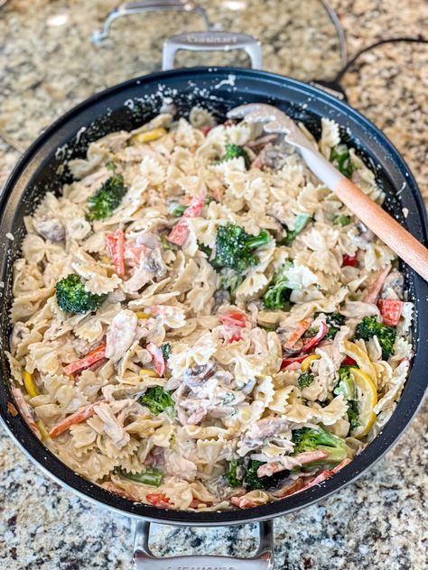 Creamy Pasta Primavera - Easy Recipe - Charlotte Shares Creamy Primavera Pasta, Chicken Primavera Pasta Creamy, Creamy Pasta Primavera Recipes, Penne Primavera Pasta, Pasta Primavera Alfredo, Pasta Primavera With Chicken, Pasta Primavera Recipes, Chicken Pasta Primavera, Dinner Staples