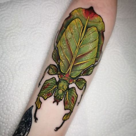 Leaf Insect Tattoo, Colorful Insect Tattoo, Neotraditional Bug Tattoo, Neo Traditional Insect Tattoo, Color Bug Tattoo, Bug Tattoo Color, Colorful Bug Tattoo, Color Realism Tattoo Ideas, Leaf Bug Tattoo