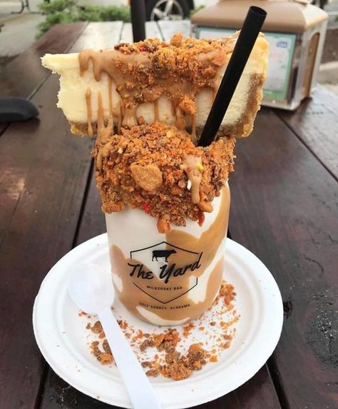 This Mississippi Milkshake Bar Is What Dreams Are Made Of Extreme Milkshakes, Food Truck Desserts, Milkshake Bar, Best Milkshakes, Yummy Alcoholic Drinks, Milk Shake, Fake Bake, Food Drinks Dessert, Ice Cream Flavors