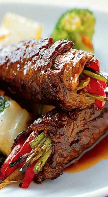 beef and scallion rolls More Spring Onion Recipes, Quick Beef Recipes, Beef Rolls, Veal Recipes, Beef Roll, Martha Stewart Recipes, Takeout Food, Beef Tenderloin, Onion Recipes