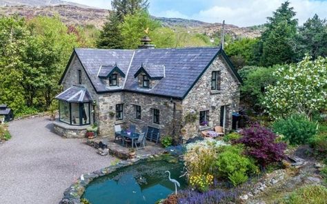 Ring of Kerry stone cottage is the ultimate Irish dream home | IrishCentral.com Irish Cottage Exterior, Stone House Decor, Stone Cottage Homes, Renovated Cottage, Houses In Ireland, Moving To Ireland, Bedroom Country, Stone Cottages, Irish Cottage