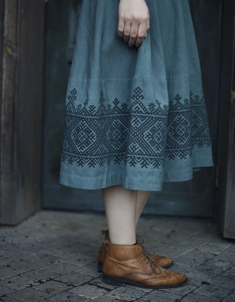 Folk Aesthetic Outfit, Folk Style Clothing, Folk Aesthetic, Folk Skirt, Core Outfits, Dress Cottage, Vintage Still Life, Cottage Core Dress, Embroidered Hem