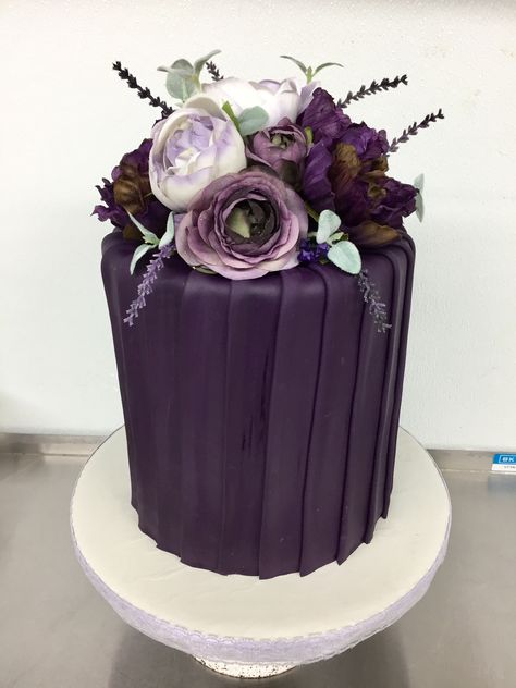 Plum Wedding Cake Ideas, Dark Purple Birthday Cake, Plum Purple Wedding Cake, Dark Purple Cake, 70th Cake, Eggplant Wedding, Masquerade Cakes, Violet Cakes, Purple Cakes Birthday