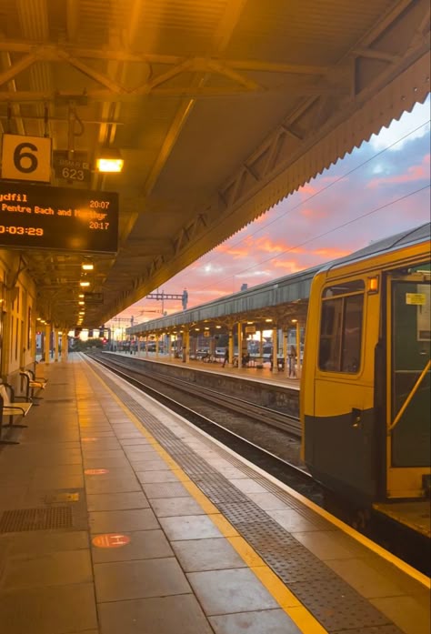 Subway Car Aesthetic, Go Train Aesthetic, Skytrain Aesthetic, Train Sunset Aesthetic, In The Train Aesthetic, Train Pics Aesthetic, Train Platform Aesthetic, Taking The Train Aesthetic, Train Astethic