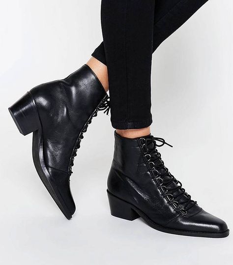 Best Ankle Boots, Givenchy Bag, Bella Hadid Style, Christian Louboutin So Kate, Hadid Style, Trending Boots, Budget Fashion, Clothing Inspiration, Lace Up Ankle Boots