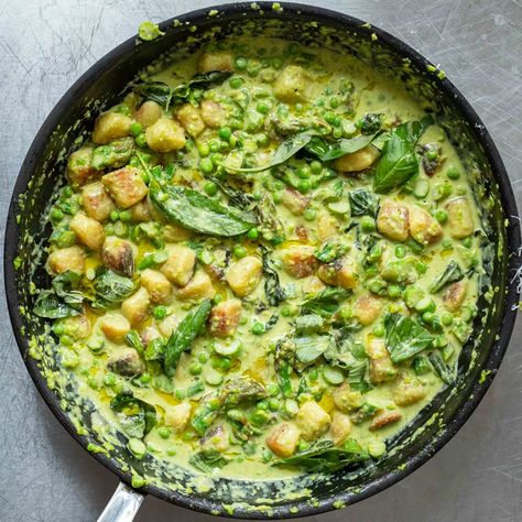 Mob — Gnocchi With Smashed Peas, Lemon & Parmesan Easy Gnocchi, Lemon Parmesan Pasta, Gnocchi Recipes Easy, Smashed Peas, Aglio E Olio, Gnocchi Recipes, Vegetarian Pasta, Summer Dishes, Grilled Asparagus