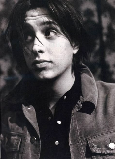 Julian Casablancas ... Another #adorable pic! Julian Casablancas, The Strokes, Black And White, Hair, White, Black