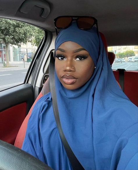 Hijab Fashion Black Women, Black Muslim Women Fashion, Black Hijabi Aesthetic, Black Hijabis, Black Muslim Women, Muslim Makeup, Black Hijabi Girl, Beatiful People, Stile Hijab