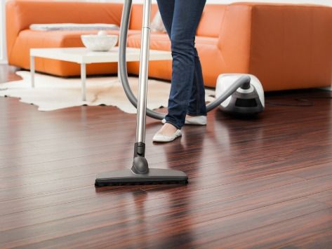 Tips for Vacuuming Pet Hair | petMD Living Room Cleaning Checklist, Luxury Cleaning, Hardwood Floor Care, Vacuum For Hardwood Floors, Living Room Cleaning, House Cleaners, Clean Hardwood Floors, Cleaning Blinds, Cleaning Companies