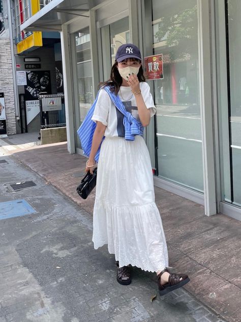 Japanese Summer Fashion 2023, Travel Fits Comfy Summer, White Dress Japanese, Japanese Fashion 2023 Summer, Japan Fashion Summer 2023, Japan Vacation Outfit Summer, Japan Skirt Outfit, Japan May Outfit, Japanese Street Style Summer