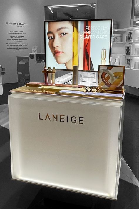 Kshop_display_20240526_3786_tam_laneige Perfume Kiosk, 111 Skin, Natura Chronos, Fragrance Display, Cosmetics Display Stand, Point Of Sale Display, Big Table, Street Marketing, Cosmetic Display