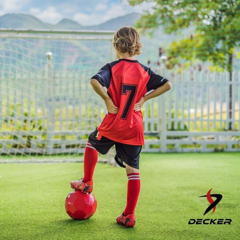 4k Wallpapers For Mobile, Soccer Senior Pictures, Sports Team Photography, Soccer Shoot, Soccer Poses, Football Poses, Foto Sport, Blonde Kids, Soccer Photography