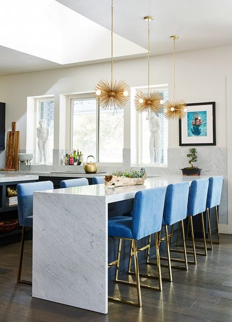 Open plan kitchen with a marble island doubling as a dining space Kitchen Island Table Combination, Double Island, Hamptons Kitchen, Kitchen Island Dining Table, Kitchen Island Table, All White Kitchen, Trendy Kitchen, Counter Tops, Open Plan Kitchen