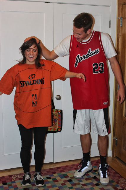 Michael Jordan and his basketball haha so cute Basketball Player Costume, Basketball Costume, Basketball Couples, Basketball Plays, Matching Costumes, Basketball Funny, Funny Costumes, Sport Player, Dressup Party