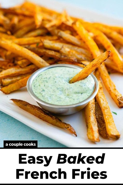 These are the BEST oven baked French fries that taste just like a restaurant! They come out crispy and perfectly seasoned: no need for frying. #bakedfries #frenchfries #bakedfrenchfries #easyfries #healthyfries #ovenbakedfries #healthybakedfries Best Oven Fries, Homemade French Fries In Oven, French Fries In The Oven, French Fry Recipe Baked, Oven Baked French Fries, Baked French Fries, Oven Baked Fries, Healthy Fries, Oven Fries