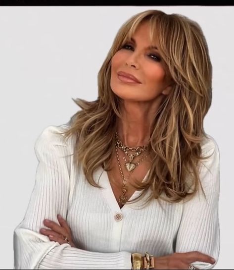 Jaclyn Smith Hair, Feminine Haircuts, Whimsical Women, Balyage Hair, Hair Stules, Medium Length Wavy Hair, Butterfly Haircut, Shaggy Long Hair, Blonde Hair Transformations