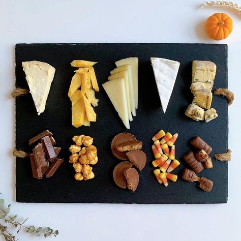 HALLOWEEN CANDY & CHEESE PAIRINGS 👻 Interrupting book tour content for my yearly PSA. PAIRINGS TO TRY: Triple Creme + Kit-Kats: The… | Instagram Thanksgiving Entertaining, Cheese Pairings, Delicious Appetizer Recipes, Cheese Party, Peanut Butter Cheesecake, Dried Apples, Reeses Peanut Butter Cups, Caramel Popcorn, Reeses Peanut Butter