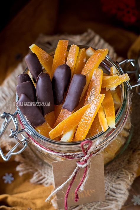 Italian Candy Recipes, Candied Peel Recipe, Traditional Italian Desserts, Chocolate Covered Orange, Candied Orange Peel Recipe, Candied Orange Peels, Italian Candy, Candied Oranges, Candied Lemon Slices