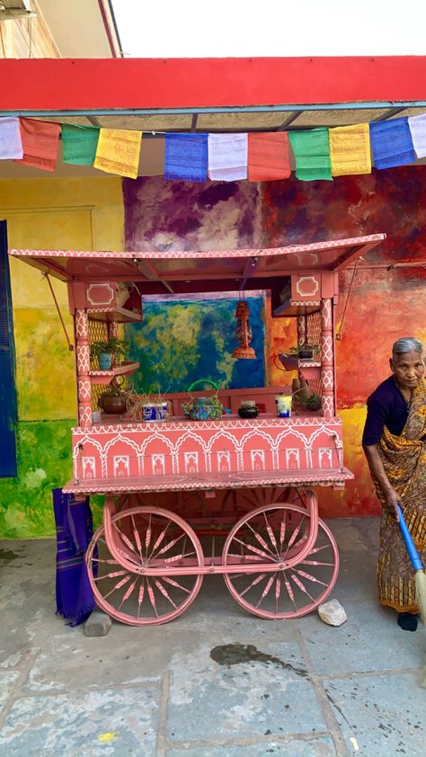 Chai Stall, Chai Wala, Tea Stall, Pakistan Culture, Coffee Trailer, Ipad Essentials, Tea Trolley, Clever Advertising, Wedding Journal