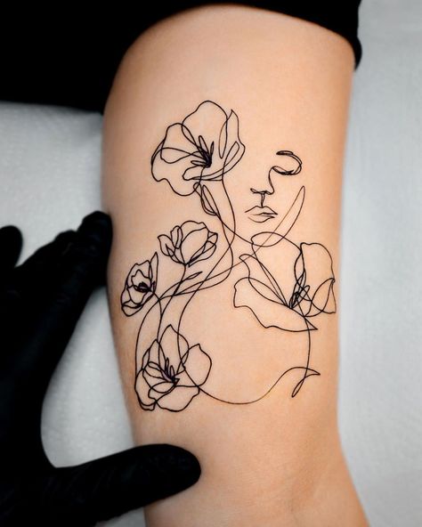 Sensual one line technique in tattoos by Pauline | iNKPPL Self-love Tattoo Ideas, Love Tattoo Ideas, Continuous Line Tattoo, Line Drawing Tattoos, Empowering Tattoos, One Line Tattoo, Self Love Tattoo, Single Line Tattoo, Love Tattoo