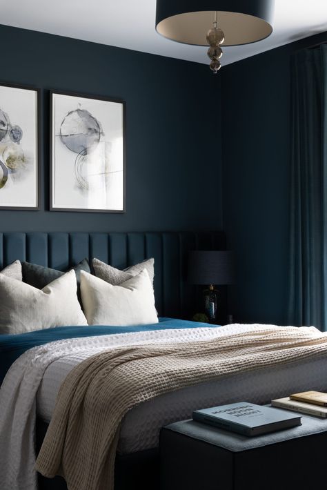 London Private Apartment - Wells and Maguire Flowers Bedroom Decor, Bedroom Decor Ideas For Couples Romantic, Grey Colour Scheme Bedroom, Bedroom Decor For Couples Romantic, Teal Bedroom Decor, Teal Accent Walls, Teenager Boy, Indian Bedroom Decor, Teal Bedroom