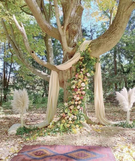 Woods Wedding Ceremony, Tree Wedding Ceremony, Creative Studio Space, Forest Theme Wedding, Wedding Alters, Enchanted Forest Wedding, Wedding Altars, Flower Installation, Garden Decor Diy