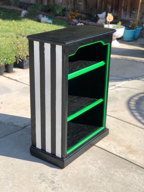 Beetlejuice bookcase, phienixx designs, #diygothicdecor #diygothicfurniture Gothic Repurposed Furniture, Beetlejuice Decor Home, Beetlejuice Bed, Halloween Painted Furniture, Diy Tim Burton Decor, Beetlejuice Bedroom Ideas, Beetlejuice Room Decor, Beetlejuice Furniture, Beetlejuice Themed Decor