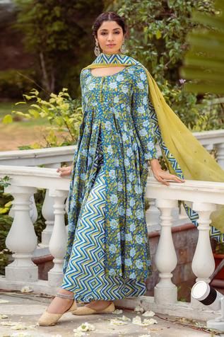 Churidar Design, Kalidar Kurta, Simple Kurta, Kurta Sharara Set, Kurta Sharara, Churidar Designs, Simple Kurta Designs, Salwar Kamiz, Kurti Design