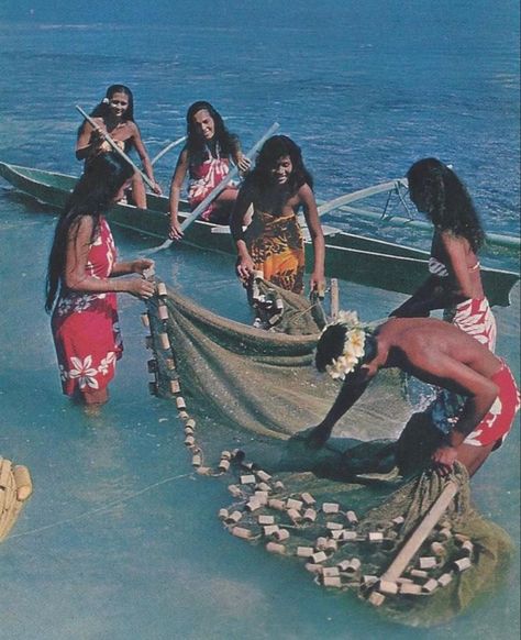 Black Hawaiian People, Old Hawaiian Photos, Polynesian Islands Aesthetic, Native Hawaiian Culture, Hawaiian Culture Aesthetic, Hawaii Vintage Aesthetic, Polynesian Photography, Polynesian Aesthetic, Fiji People