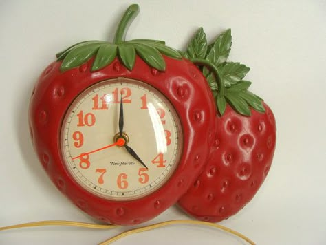 Strawberry clock Kitchen Strawberry Decor, Cottagecore Wall Clocks, Strawberry Wall Decor, Strawberry Living Room, Vintage Strawberry Decor, Vintage Strawberry Kitchen, Vintage Product Design, Strawberry Apartment, Cute Wall Clock