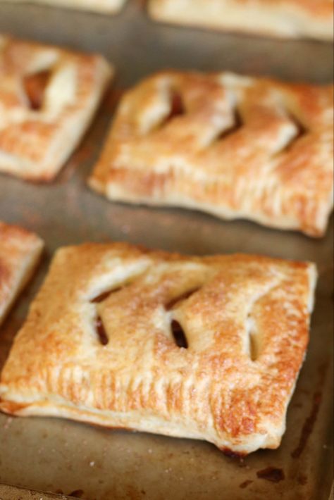 Peach Hand Pies, Peach Hand Pies With Puff Pastry, Peach Hand Pies Easy, Peach Hand Pies With Fresh Peaches, Peaches And Cream Hand Pies, Fried Peach Hand Pies, Peach Gallette Recipe Puff Pastry, Fruit Hand Pies, Peach Puff Pastry