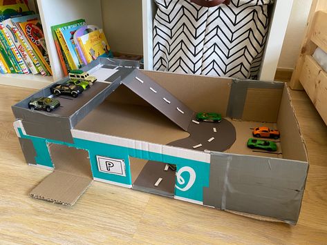 Cardboard Car, Cardboard Box Crafts, Boy Toys, Crafts For Kids To Make, Diy Cardboard, Paper Crafts For Kids, Cardboard Crafts, Play House, New Toys