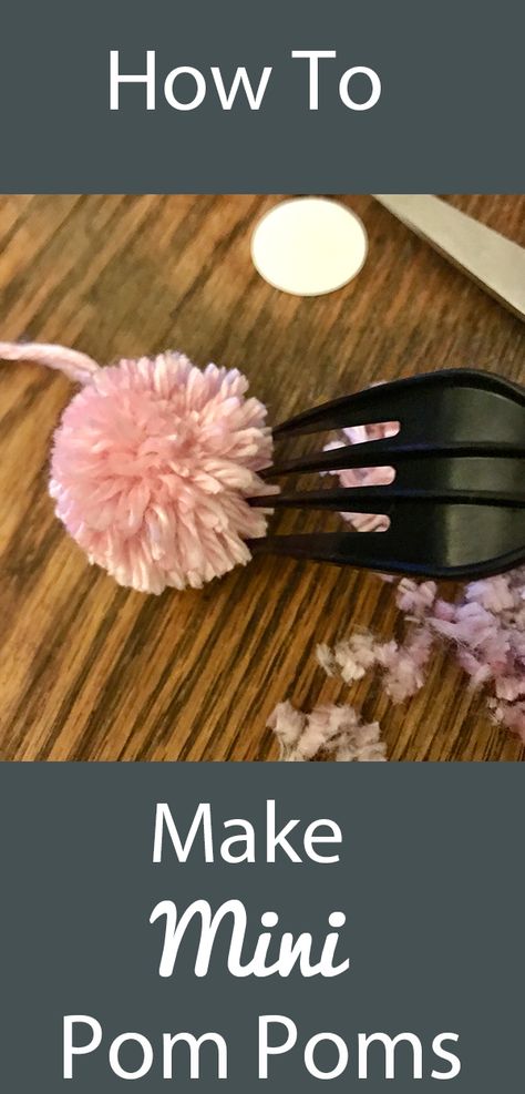 How to Make Mini Pom Poms with a Fork! - The Graphics Fairy Diy Mini Pom Poms, Pom Pom Making, Romcoms To Watch, Pom Pom Patterns, Pompom Art, Crocheted Things, Nifty Crafts, Mini Pom, Pom Pom Wreath